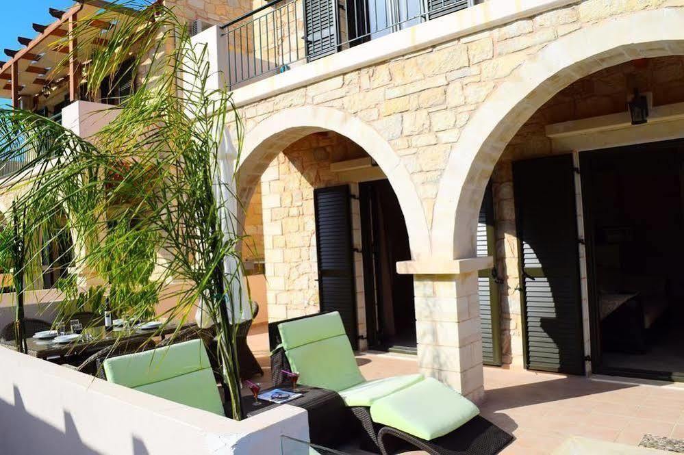 Villa Constancia Stalos Exterior photo